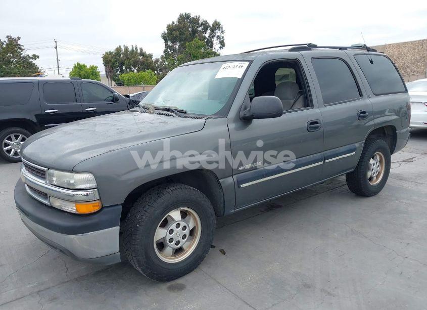 Photo 2 of 2001 Chevrolet Tahoe LS (VIN 1GNEC13T81R119458)