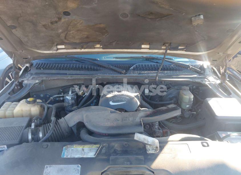 Photo 10 of 2001 Chevrolet Tahoe LS (VIN 1GNEC13T81R185895)