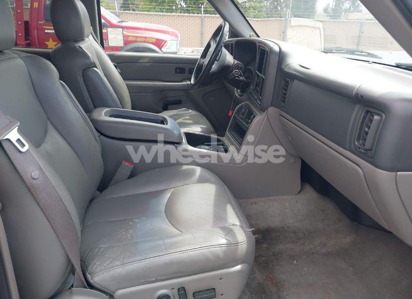 Photo 5 of 2004 Chevrolet Tahoe LT (VIN 1GNEC13T84J316407)