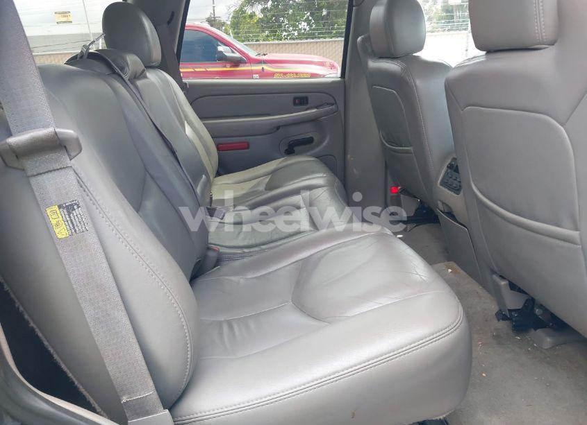 Photo 8 of 2004 Chevrolet Tahoe LT (VIN 1GNEC13T84J316407)