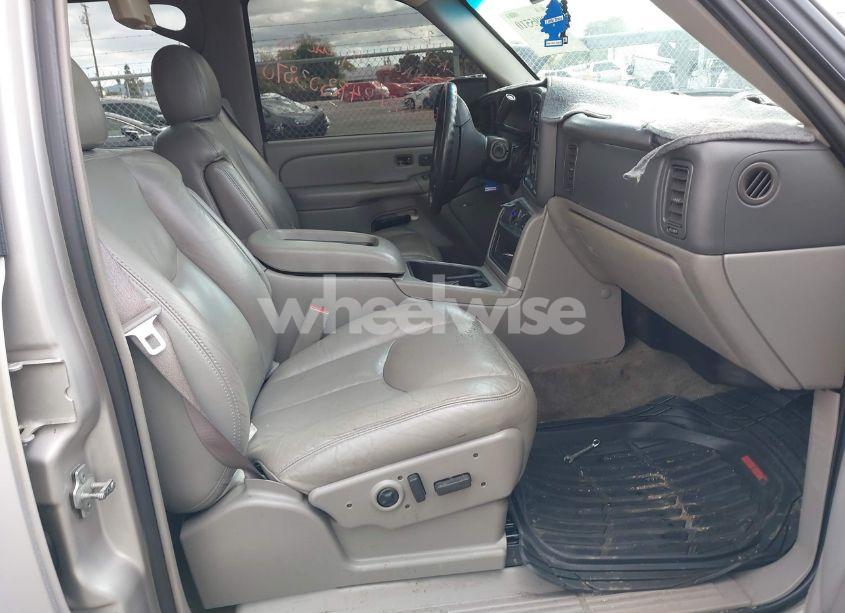 Photo 5 of 2004 Chevrolet Tahoe LT (VIN 1GNEC13T84R303870)