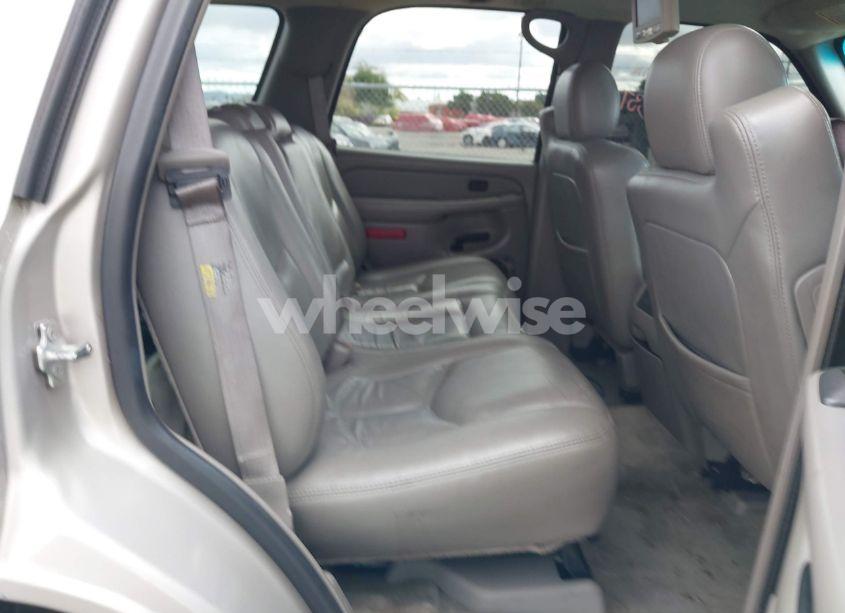 Photo 8 of 2004 Chevrolet Tahoe LT (VIN 1GNEC13T84R303870)