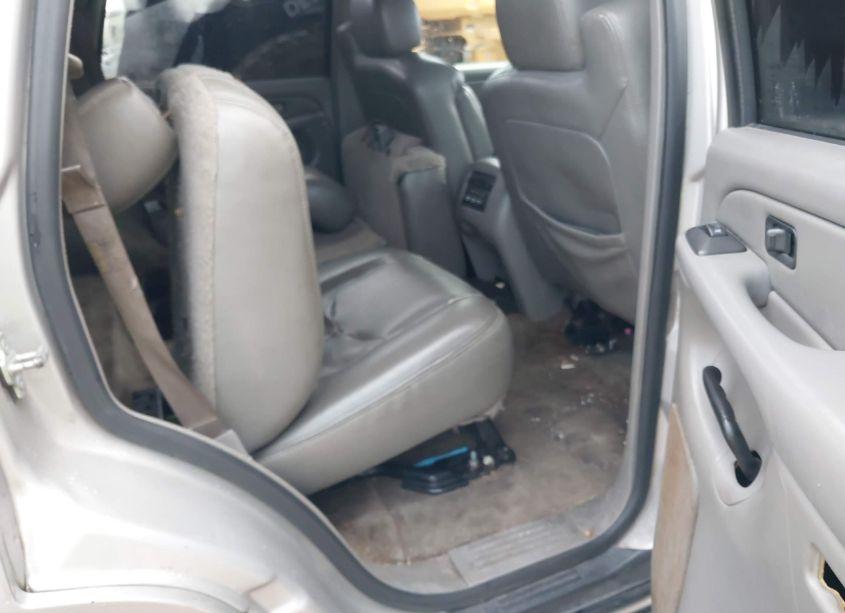 Photo 8 of 2005 Chevrolet Tahoe LT (VIN 1GNEC13T85J179762)