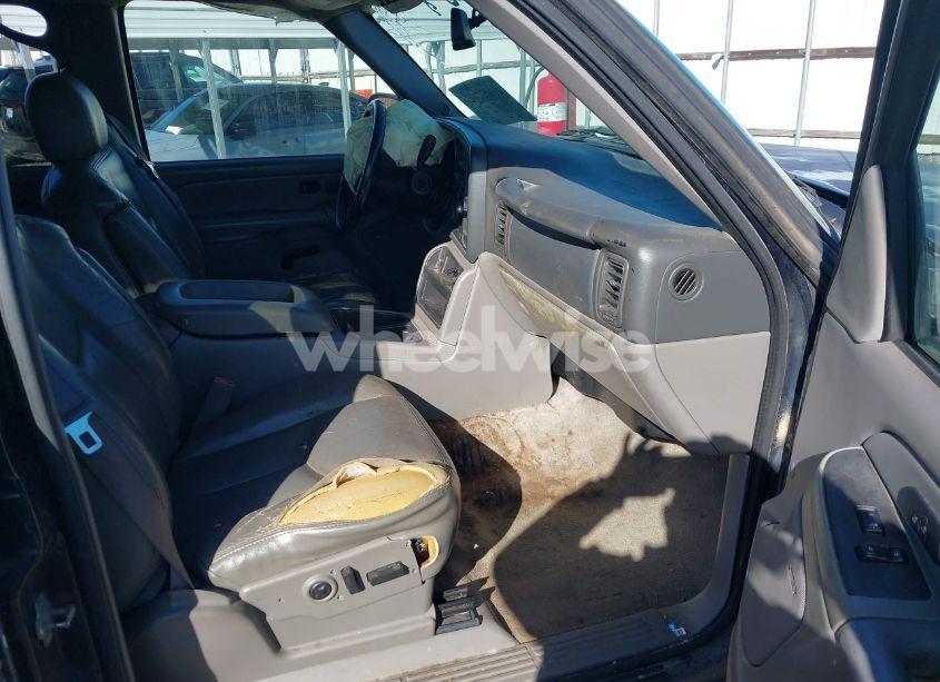 Photo 5 of 2005 Chevrolet Tahoe LT (VIN 1GNEC13T85J201856)