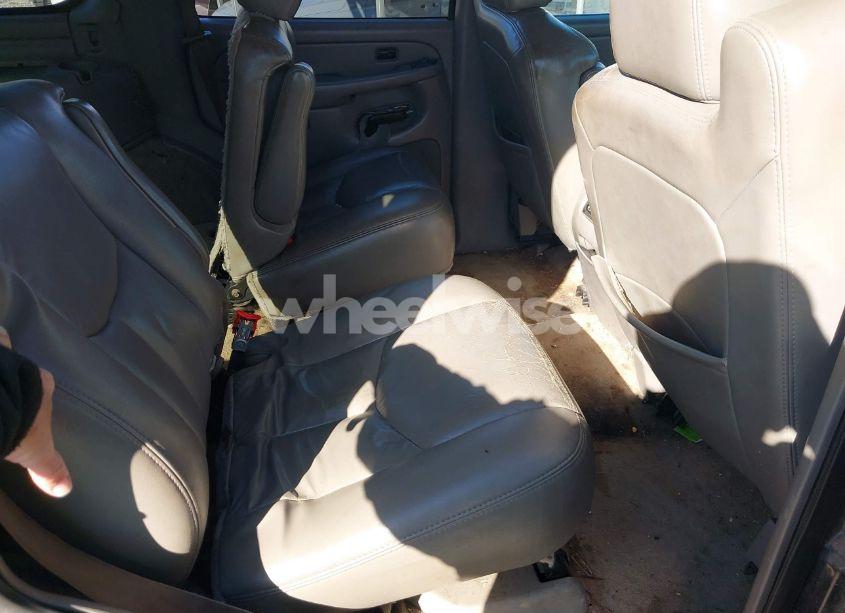 Photo 8 of 2005 Chevrolet Tahoe LT (VIN 1GNEC13T85J201856)