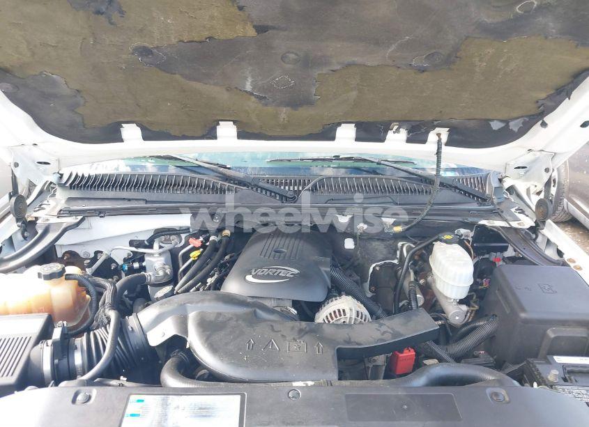 Photo 10 of 2005 Chevrolet Tahoe LS (VIN 1GNEC13T85R137643)