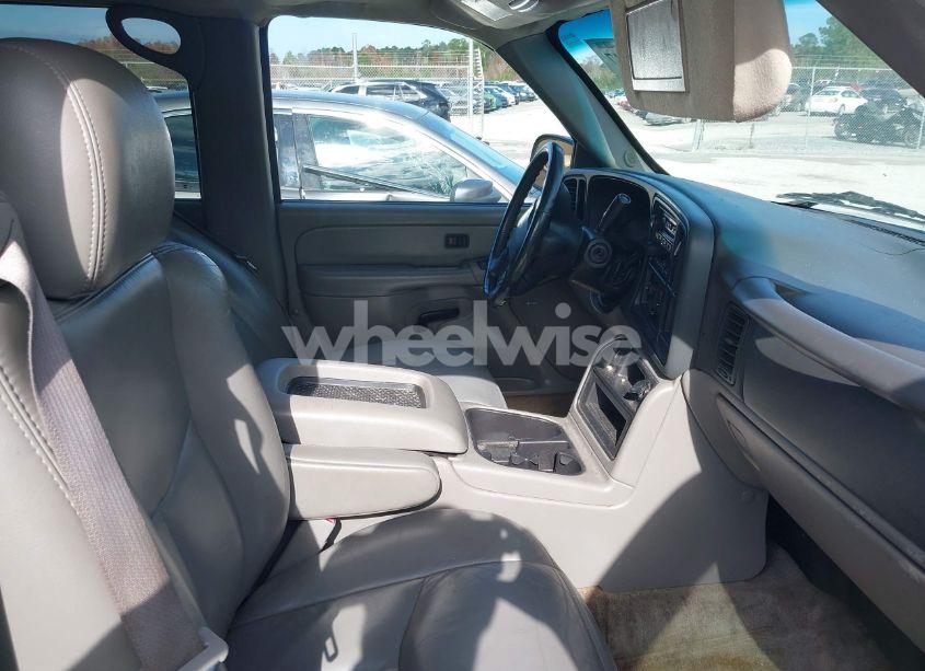 Photo 5 of 2005 Chevrolet Tahoe LS (VIN 1GNEC13T85R137643)