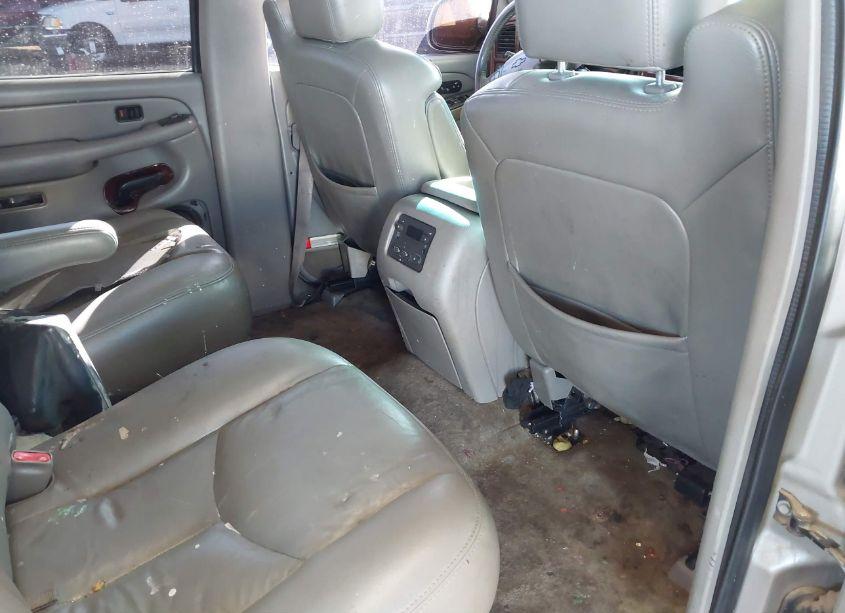 Photo 8 of 2005 Chevrolet Tahoe Z71 (VIN 1GNEC13T85R154457)