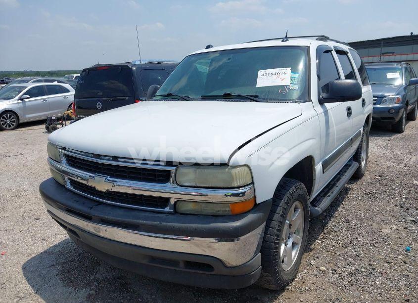 Photo 2 of 2005 Chevrolet Tahoe LS (VIN 1GNEC13T85R170559)