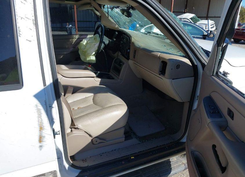 Photo 5 of 2005 Chevrolet Tahoe LS (VIN 1GNEC13T85R205245)