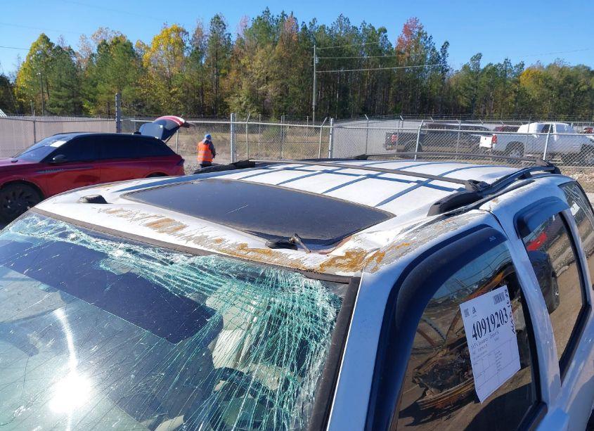 Photo 6 of 2005 Chevrolet Tahoe LS (VIN 1GNEC13T85R205245)