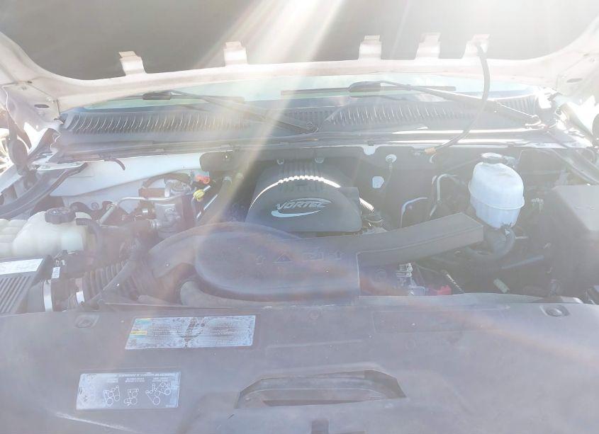 Photo 10 of 2005 Chevrolet Tahoe LS (VIN 1GNEC13T85R209053)