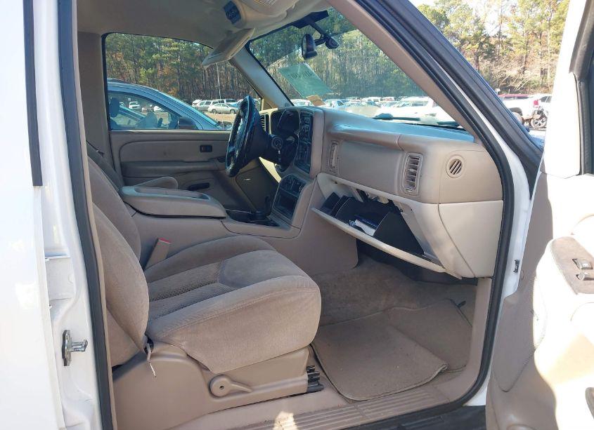 Photo 5 of 2005 Chevrolet Tahoe LS (VIN 1GNEC13T85R209053)