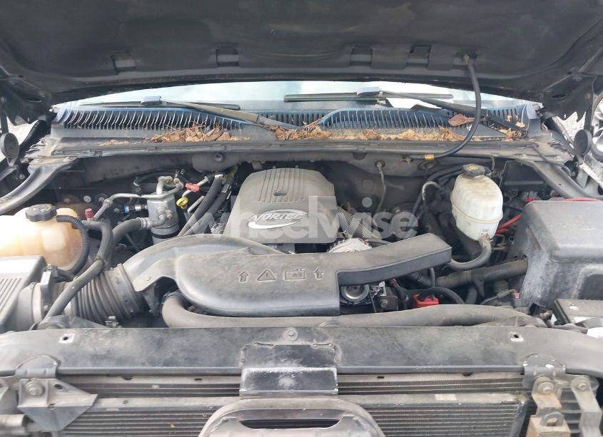 Photo 10 of 2005 Chevrolet Tahoe LT (VIN 1GNEC13T85R213569)