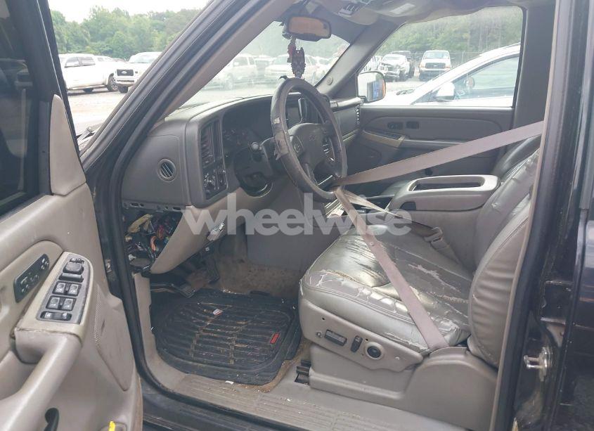 Photo 5 of 2005 Chevrolet Tahoe LT (VIN 1GNEC13T85R213569)