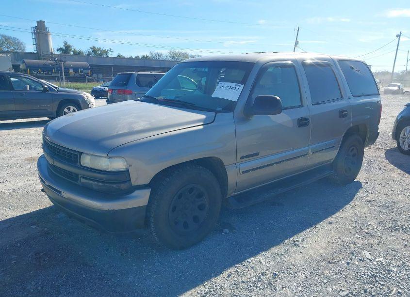 Photo 2 of 2001 Chevrolet Tahoe LT (VIN 1GNEC13T91J146277)