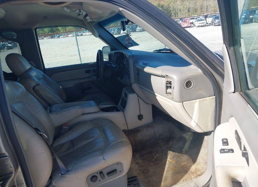 Photo 5 of 2001 Chevrolet Tahoe LT (VIN 1GNEC13T91J146277)