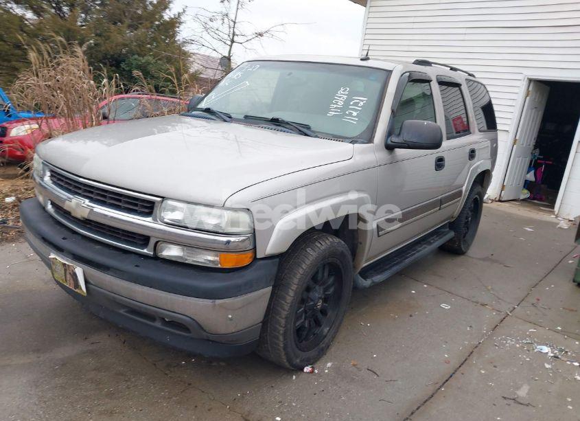 Photo 2 of 2005 Chevrolet Tahoe LS (VIN 1GNEC13T95J112121)