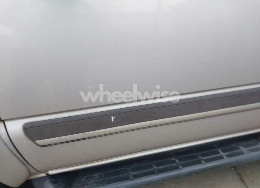 Photo 6 of 2005 Chevrolet Tahoe LS (VIN 1GNEC13T95J112121)