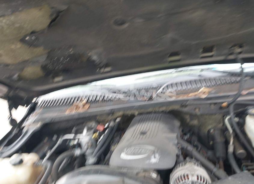 Photo 10 of 2005 Chevrolet Tahoe LS (VIN 1GNEC13T95J149136)