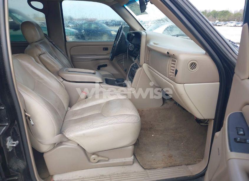 Photo 5 of 2005 Chevrolet Tahoe LS (VIN 1GNEC13T95J149136)