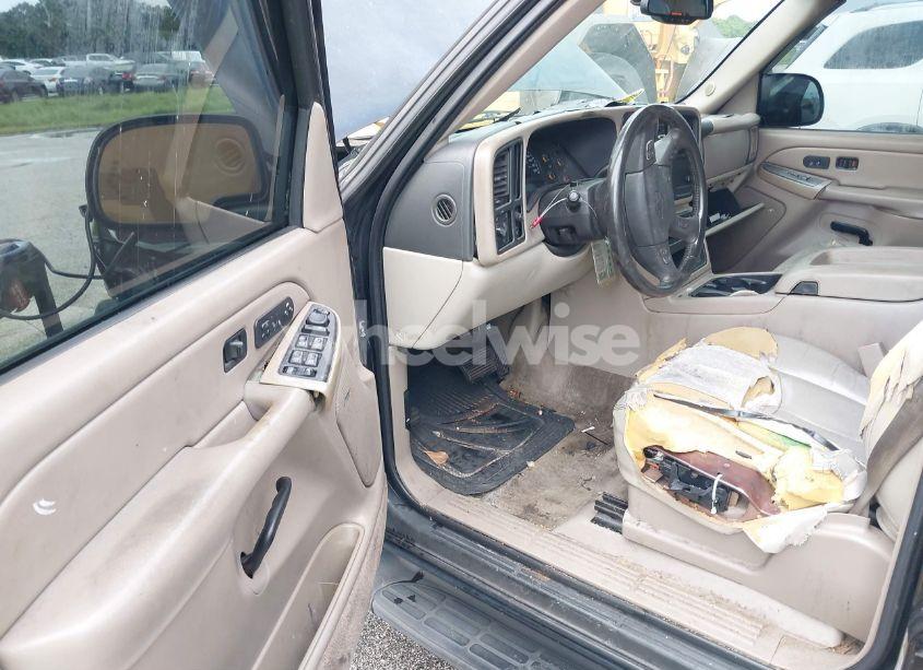 Photo 5 of 2005 Chevrolet Tahoe LT (VIN 1GNEC13T95R130152)