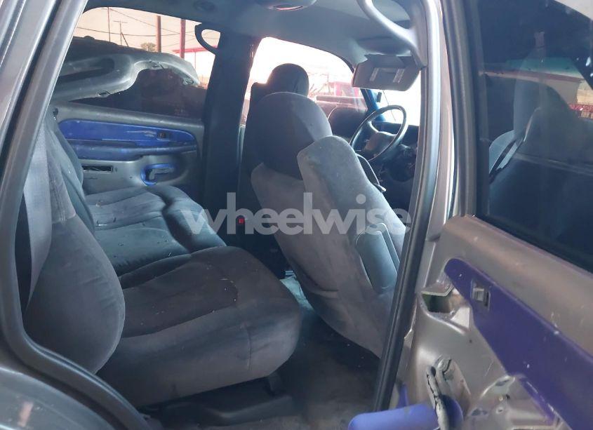 Photo 8 of 2000 Chevrolet Tahoe ALL NEW LS (VIN 1GNEC13T9YJ165499)