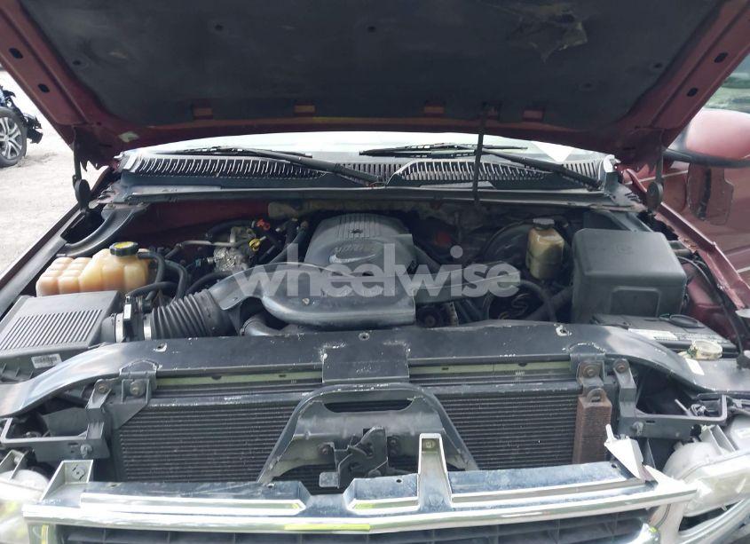 Photo 10 of 2001 Chevrolet Tahoe LT (VIN 1GNEC13TX1J205658)