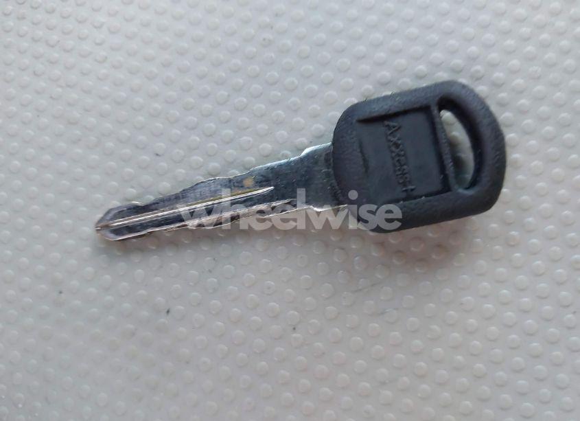 Photo 11 of 2001 Chevrolet Tahoe LT (VIN 1GNEC13TX1J205658)