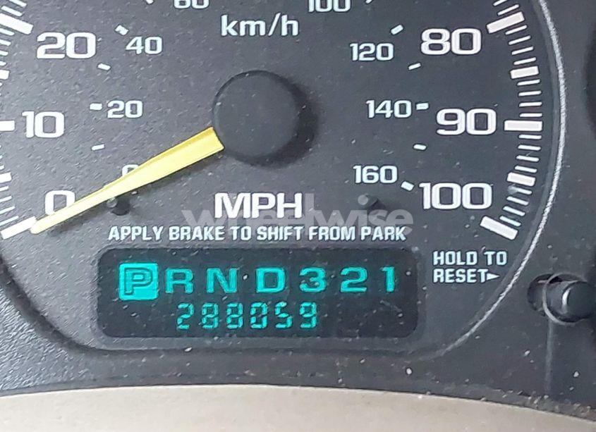 Photo 15 of 2001 Chevrolet Tahoe LT (VIN 1GNEC13TX1J205658)