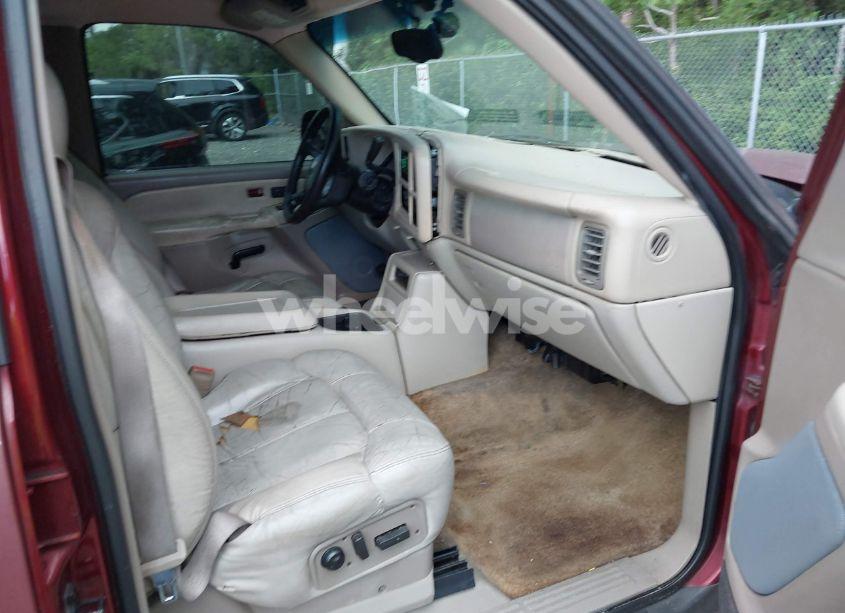 Photo 5 of 2001 Chevrolet Tahoe LT (VIN 1GNEC13TX1J205658)