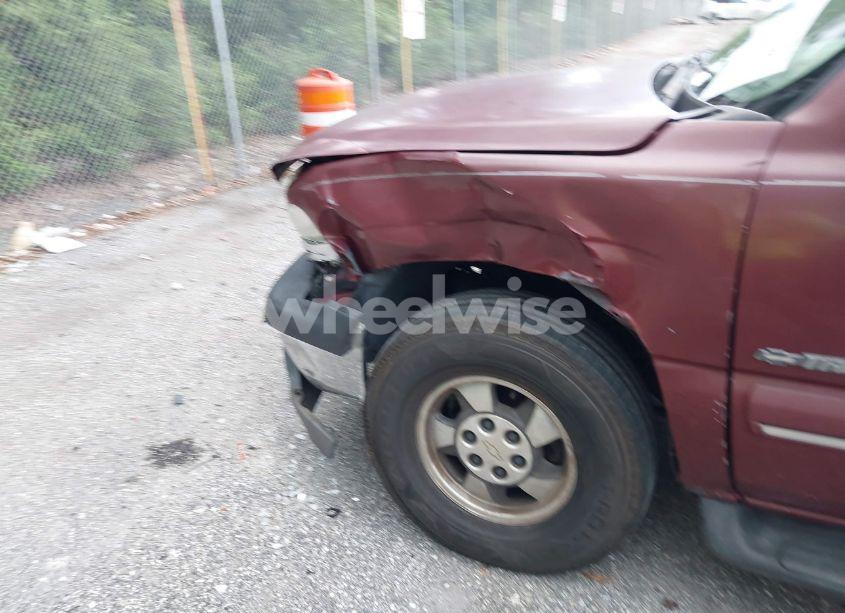 Photo 6 of 2001 Chevrolet Tahoe LT (VIN 1GNEC13TX1J205658)