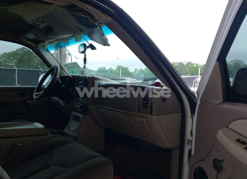 Photo 5 of 2001 Chevrolet Tahoe LS (VIN 1GNEC13TX1R172937)