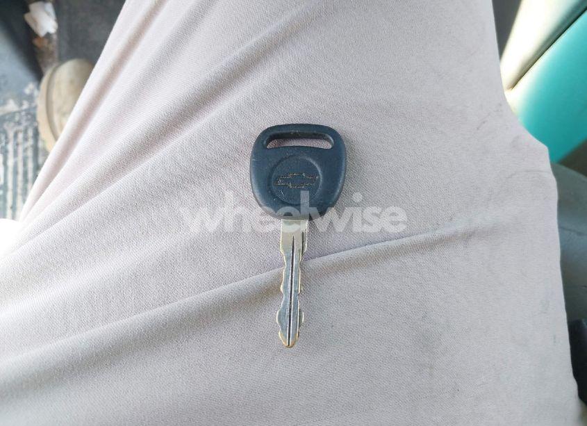 Photo 11 of 2001 Chevrolet Tahoe LT (VIN 1GNEC13TX1R202308)