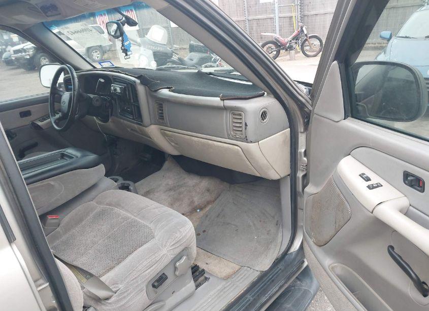Photo 5 of 2001 Chevrolet Tahoe LS (VIN 1GNEC13TX1R204818)