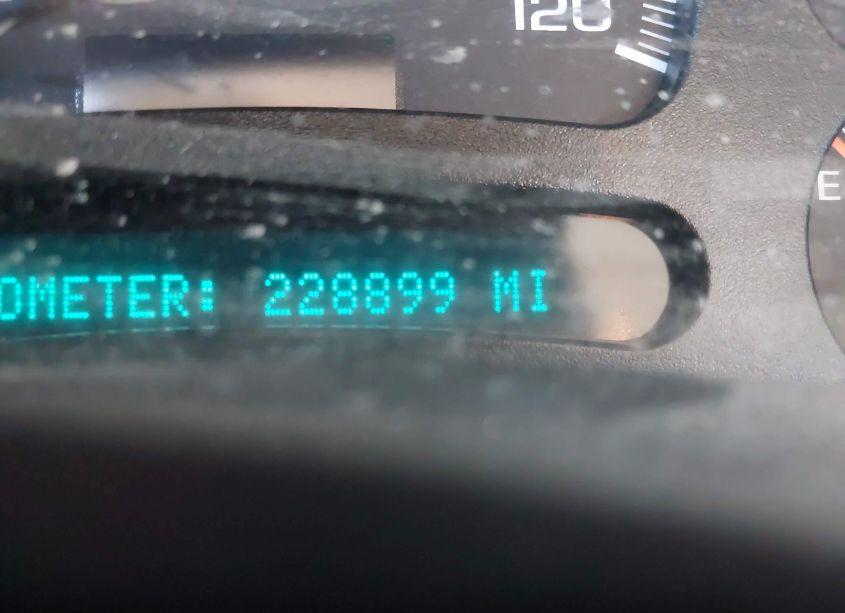 Photo 7 of 2004 Chevrolet Tahoe LT (VIN 1GNEC13TX4J123806)