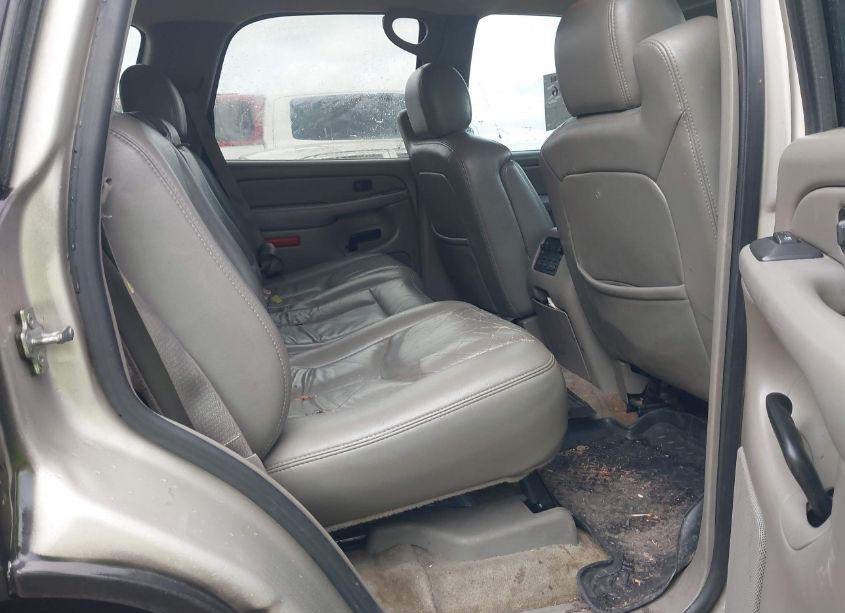 Photo 8 of 2004 Chevrolet Tahoe LT (VIN 1GNEC13TX4J123806)