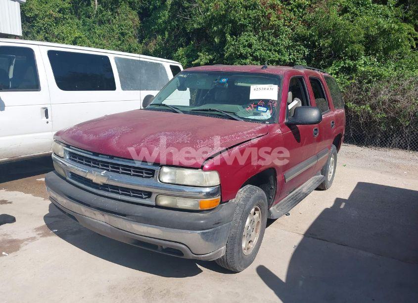 Photo 2 of 2005 Chevrolet Tahoe LS (VIN 1GNEC13TX5J210767)
