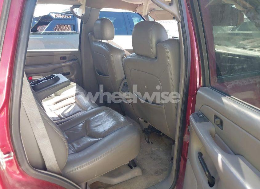 Photo 8 of 2005 Chevrolet Tahoe LS (VIN 1GNEC13TX5J210767)