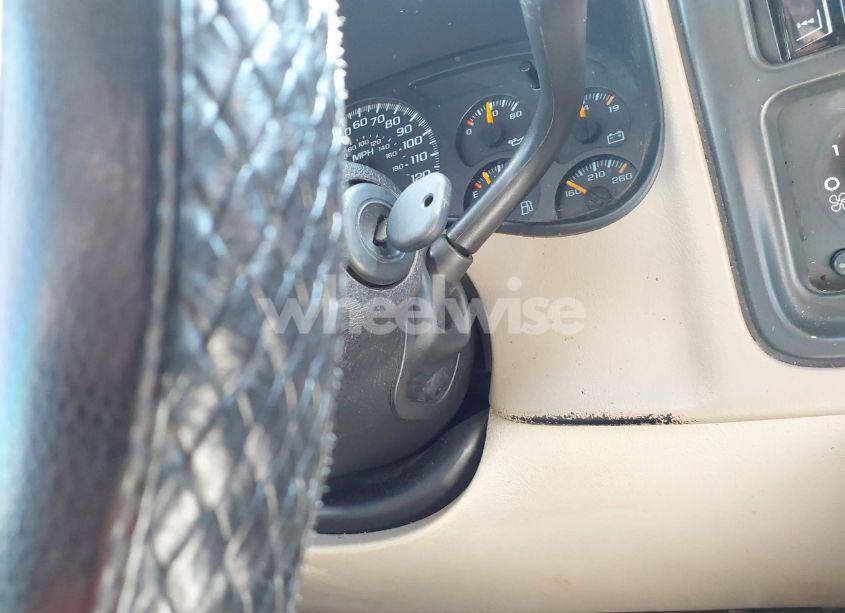 Photo 11 of 2005 Chevrolet Tahoe LS (VIN 1GNEC13TX5R133819)