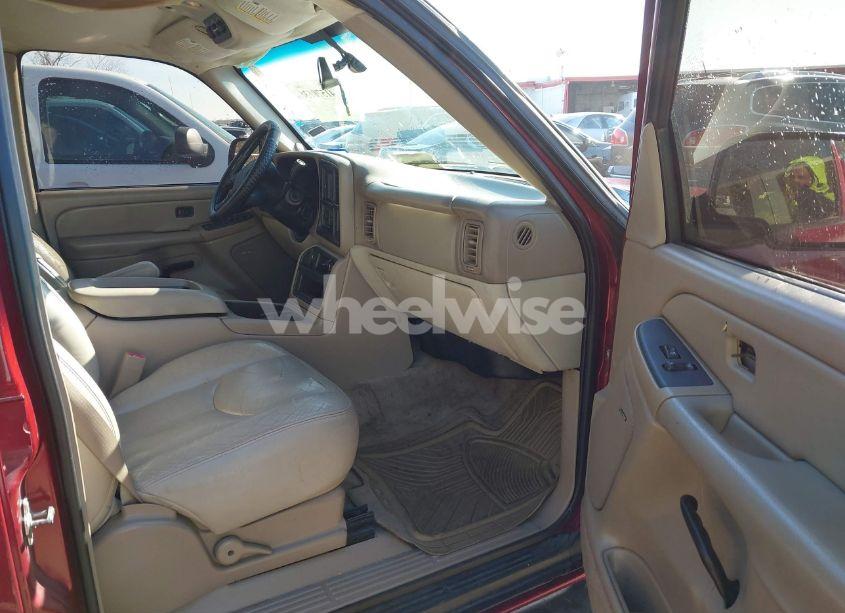 Photo 5 of 2005 Chevrolet Tahoe LS (VIN 1GNEC13TX5R133819)