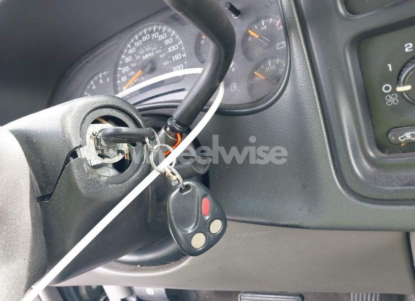 Photo 6 of 2005 Chevrolet Tahoe LS (VIN 1GNEC13TX5R212438)