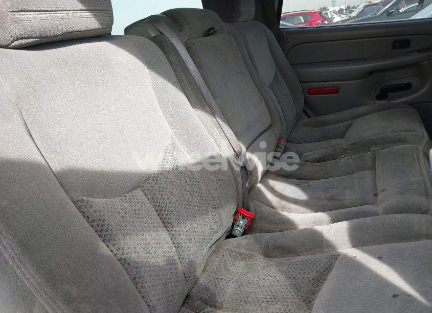 Photo 8 of 2005 Chevrolet Tahoe LS (VIN 1GNEC13TX5R212438)