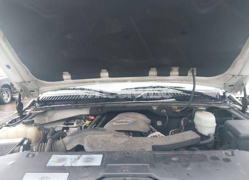 Photo 10 of 2005 Chevrolet Tahoe LT (VIN 1GNEC13TX5R272333)