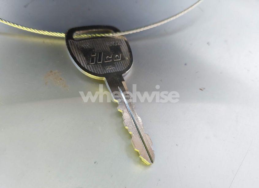 Photo 11 of 2001 Chevrolet Tahoe (VIN 1GNEC13V01J292097)