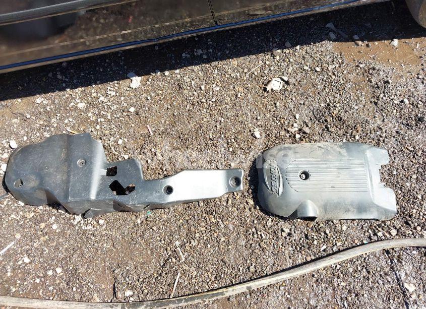 Photo 12 of 2001 Chevrolet Tahoe (VIN 1GNEC13V01J292097)