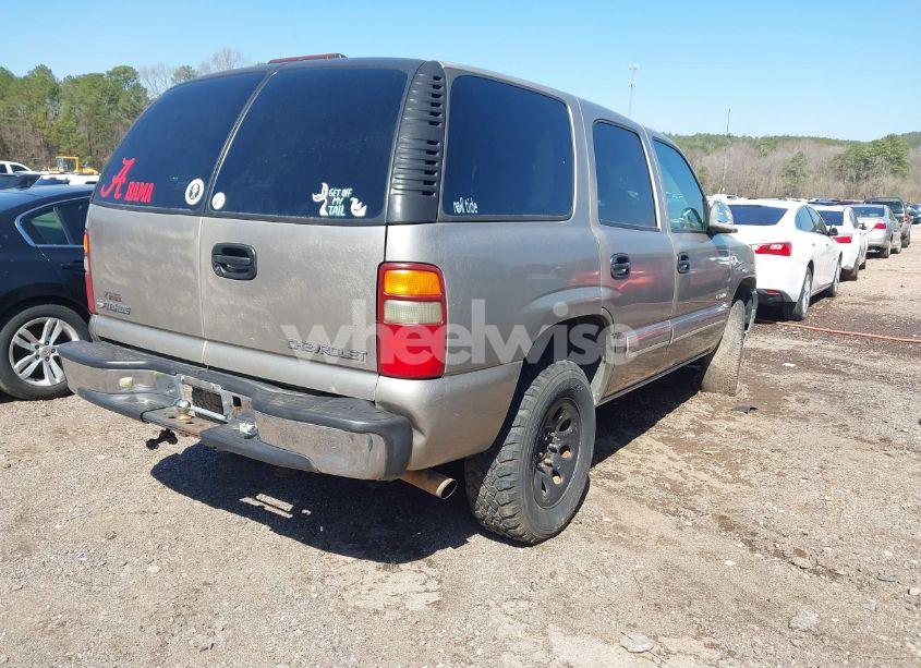 Photo 4 of 2001 Chevrolet Tahoe (VIN 1GNEC13V01J292097)