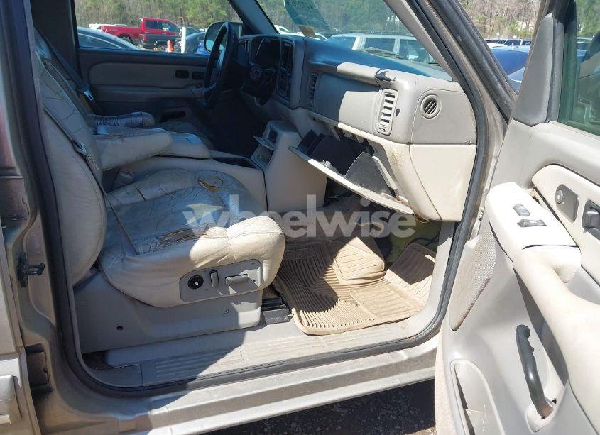 Photo 5 of 2001 Chevrolet Tahoe (VIN 1GNEC13V01J292097)