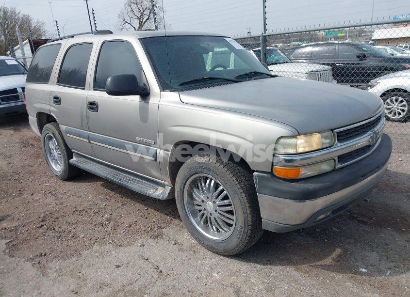 2003 Chevrolet Tahoe LS (VIN 1GNEC13V03R272663) main photo