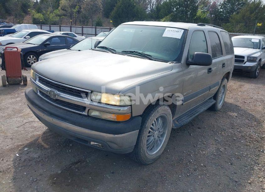 Photo 2 of 2003 Chevrolet Tahoe LS (VIN 1GNEC13V03R272663)